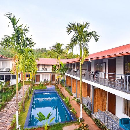 Fabhotel Morjim Bliss - 500M From Morjim Beach Eksteriør bilde
